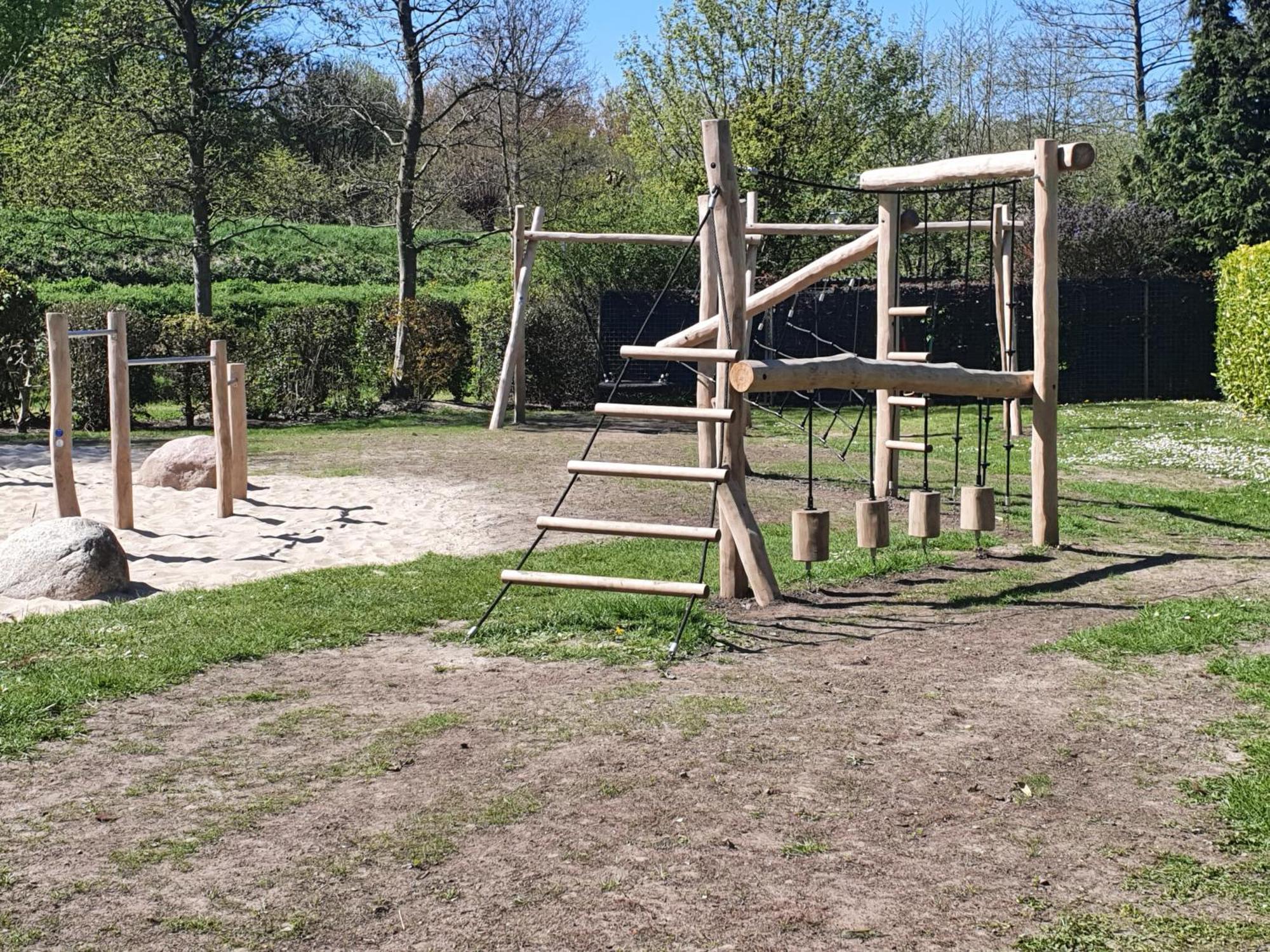Op Villapark Oesterbaai Aan Zee , Met Speeltuin Grenzend Aan De Tuin * Wemeldinge